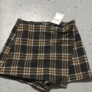 Plaid Black and Tan Skort boutique skirt size small